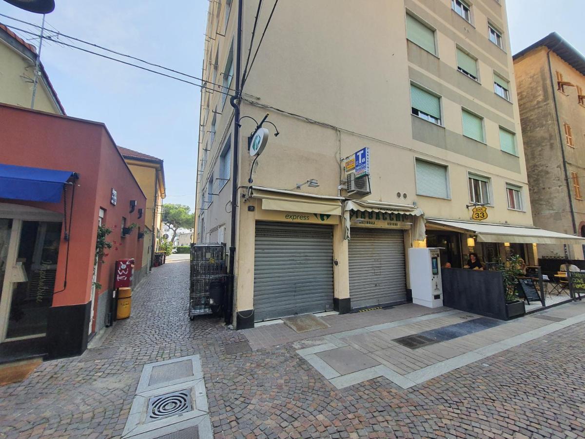 Appartamento In Centro A 30M Dal Mare Spotorno Exterior photo